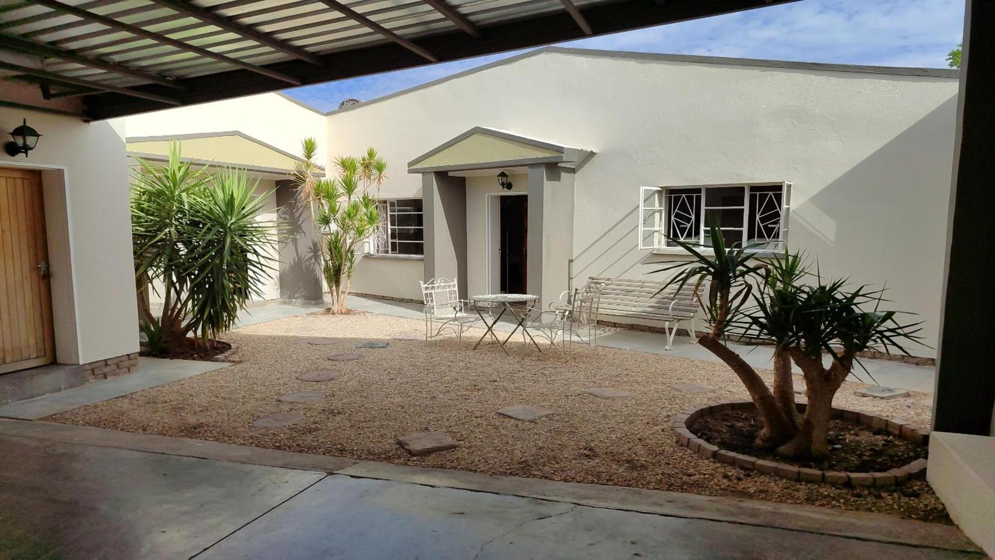 Bird'S Nest Guest House Keetmanshoop Exterior photo